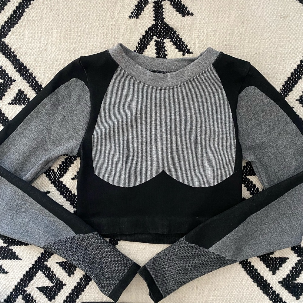 Nova Sport Set NWOT L/XL body contour set Grey/black.